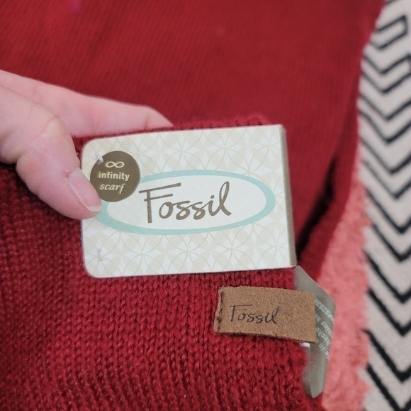 FOSSIL RED INFINITY SCARF - Picture 3 of 7